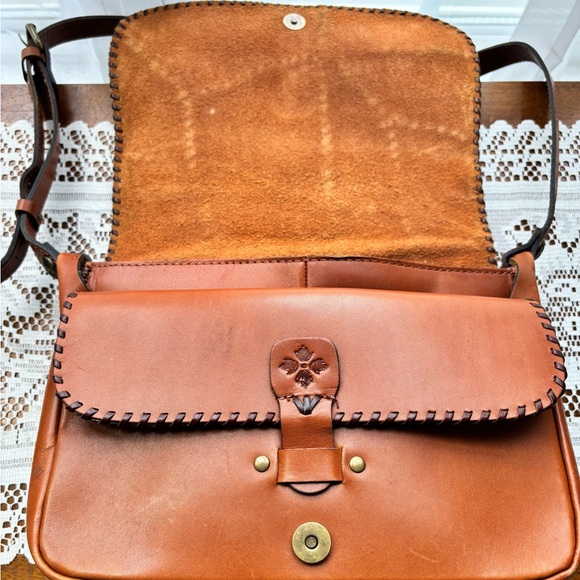 NWOT Patricia Nash Patchwork Positano
Crossbody Saddle Bag I - Picture 5 of 8